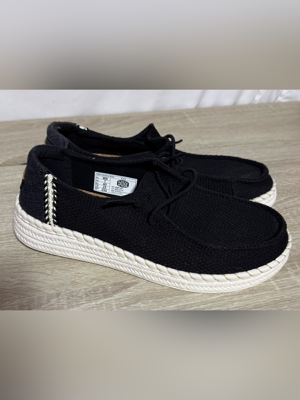 Hey Dude Wendy Slip-on Shoes, Sz 9.  NWOB